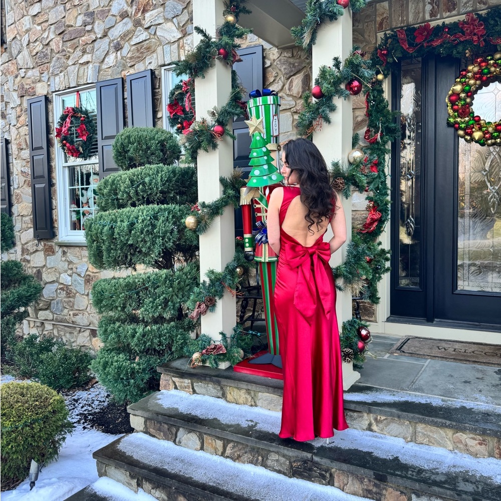 Elegant Red Backless Gown